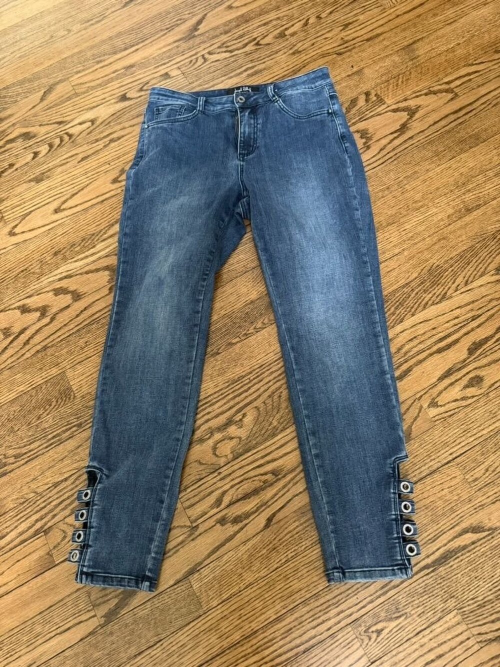 Joseph Ribkoff grommet-embellished Medium Wash Jeans Size 10